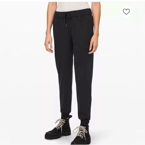 Lululemon On the Fly Jogger 28"‎ woven size 4